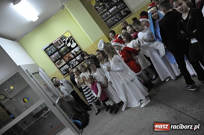 Zdjęcie w galerii na portalu naszraciborz.pl: Świąteczny kiermasz w Szkole na Ostrogu wiadomości z regionu