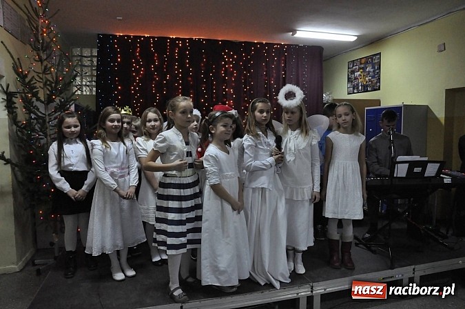 Zdjęcie w galerii na portalu naszraciborz.pl: Świąteczny kiermasz w Szkole na Ostrogu wiadomości z regionu