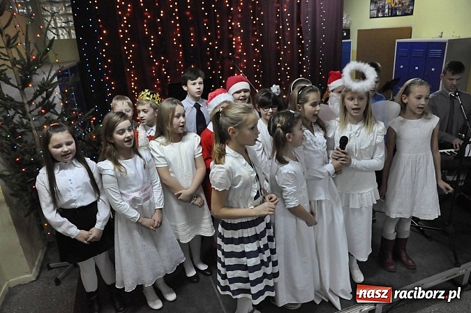 Zdjęcie w galerii na portalu naszraciborz.pl: Świąteczny kiermasz w Szkole na Ostrogu wiadomości z regionu