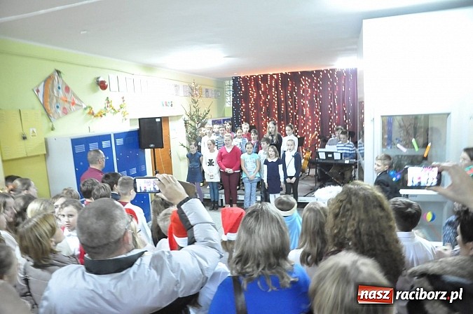 Zdjęcie w galerii na portalu naszraciborz.pl: Świąteczny kiermasz w Szkole na Ostrogu wiadomości z regionu