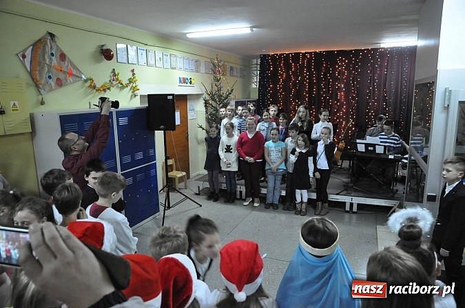 Zdjęcie w galerii na portalu naszraciborz.pl: Świąteczny kiermasz w Szkole na Ostrogu wiadomości z regionu