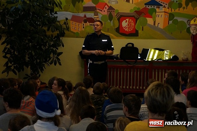 Zdjęcie w galerii na portalu naszraciborz.pl: Rok pieszego 2014 w Zespole Szkół Specjalnych w Raciborzu wiadomości z regionu