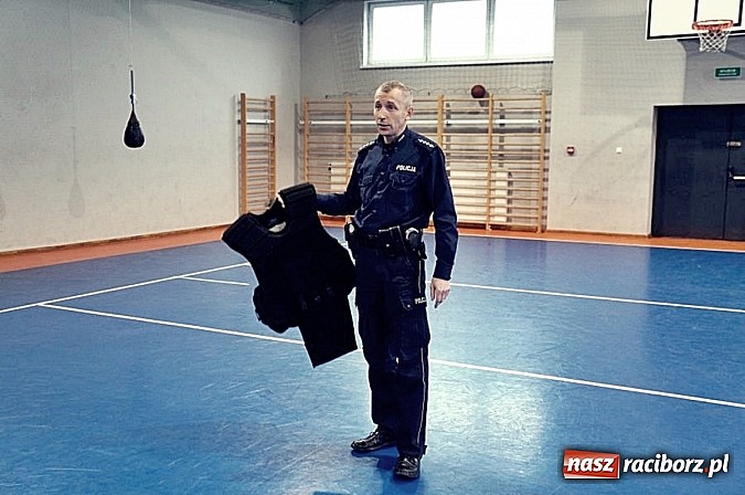 Zdjęcie w galerii na portalu naszraciborz.pl: Szkolenie dla młodych adeptów sztuki policyjnej wiadomości z regionu