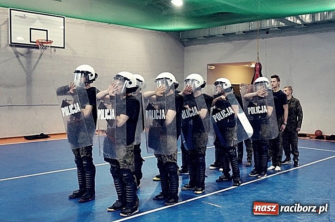 Zdjęcie w galerii na portalu naszraciborz.pl: Szkolenie dla młodych adeptów sztuki policyjnej wiadomości z regionu