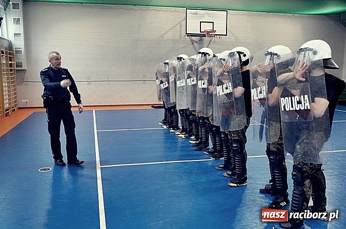 Zdjęcie w galerii na portalu naszraciborz.pl: Szkolenie dla młodych adeptów sztuki policyjnej wiadomości z regionu