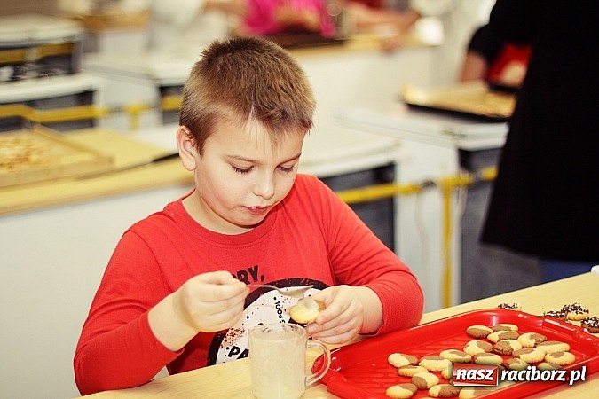 Zdjęcie w galerii na portalu naszraciborz.pl: Ciasteczkowe szaleństwo w ZSZ wiadomości z regionu