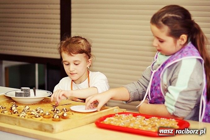 Zdjęcie w galerii na portalu naszraciborz.pl: Ciasteczkowe szaleństwo w ZSZ wiadomości z regionu