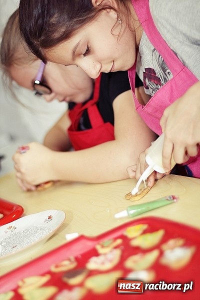 Zdjęcie w galerii na portalu naszraciborz.pl: Ciasteczkowe szaleństwo w ZSZ wiadomości z regionu