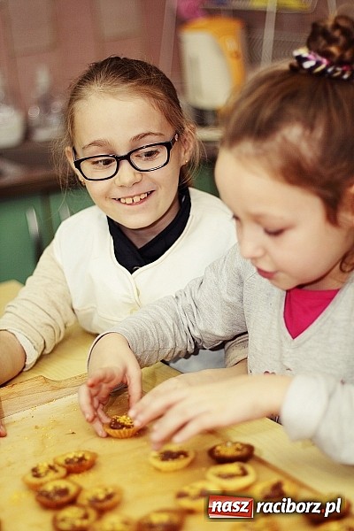 Zdjęcie w galerii na portalu naszraciborz.pl: Ciasteczkowe szaleństwo w ZSZ wiadomości z regionu
