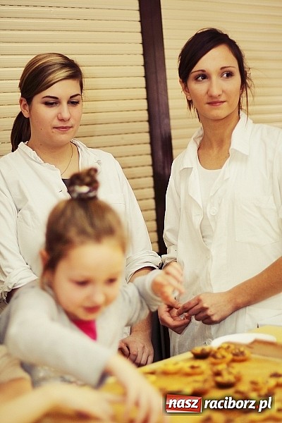 Zdjęcie w galerii na portalu naszraciborz.pl: Ciasteczkowe szaleństwo w ZSZ wiadomości z regionu