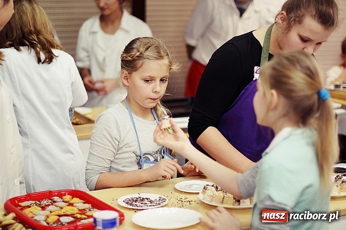 Zdjęcie w galerii na portalu naszraciborz.pl: Ciasteczkowe szaleństwo w ZSZ wiadomości z regionu