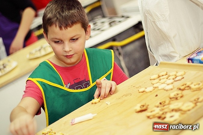 Zdjęcie w galerii na portalu naszraciborz.pl: Ciasteczkowe szaleństwo w ZSZ wiadomości z regionu