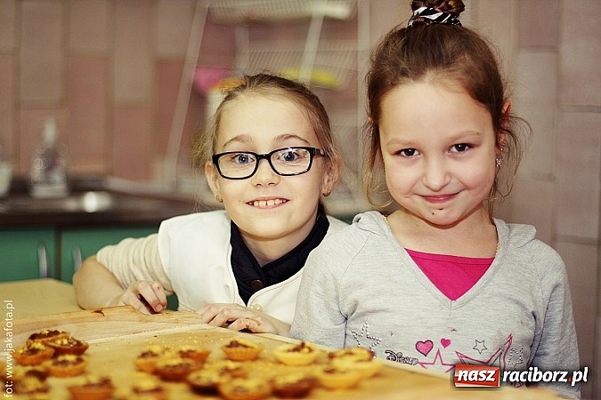 Zdjęcie w galerii na portalu naszraciborz.pl: Ciasteczkowe szaleństwo w ZSZ wiadomości z regionu