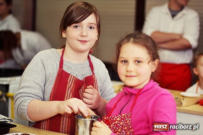 Zdjęcie w galerii na portalu naszraciborz.pl: Ciasteczkowe szaleństwo w ZSZ wiadomości z regionu