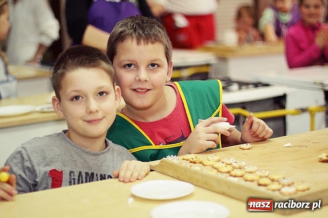 Zdjęcie w galerii na portalu naszraciborz.pl: Ciasteczkowe szaleństwo w ZSZ wiadomości z regionu