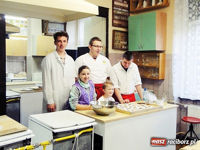 Zdjęcie w galerii na portalu naszraciborz.pl: Ciasteczkowe szaleństwo w ZSZ wiadomości z regionu
