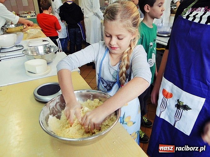 Zdjęcie w galerii na portalu naszraciborz.pl: Ciasteczkowe szaleństwo w ZSZ wiadomości z regionu