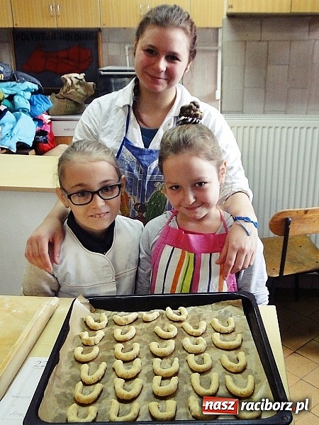Zdjęcie w galerii na portalu naszraciborz.pl: Ciasteczkowe szaleństwo w ZSZ wiadomości z regionu