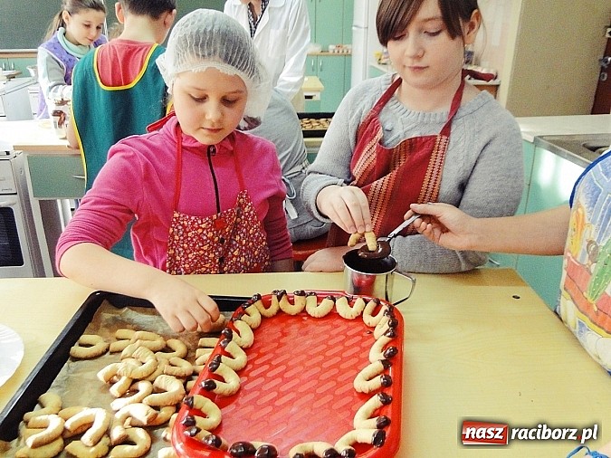 Zdjęcie w galerii na portalu naszraciborz.pl: Ciasteczkowe szaleństwo w ZSZ wiadomości z regionu