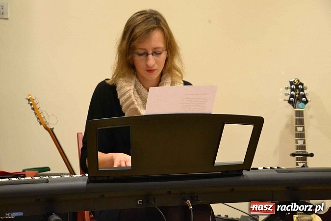 Zdjęcie w galerii na portalu naszraciborz.pl: Scena dla zawodowców – konkurs bożonarodzeniowy na zamku wiadomości z regionu