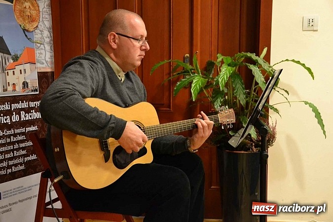 Zdjęcie w galerii na portalu naszraciborz.pl: Scena dla zawodowców – konkurs bożonarodzeniowy na zamku wiadomości z regionu