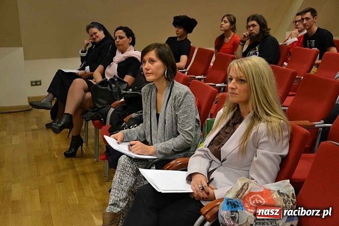 Zdjęcie w galerii na portalu naszraciborz.pl: Scena dla zawodowców – konkurs bożonarodzeniowy na zamku wiadomości z regionu