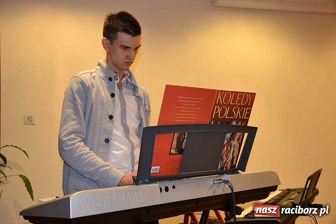 Zdjęcie w galerii na portalu naszraciborz.pl: Scena dla zawodowców – konkurs bożonarodzeniowy na zamku wiadomości z regionu