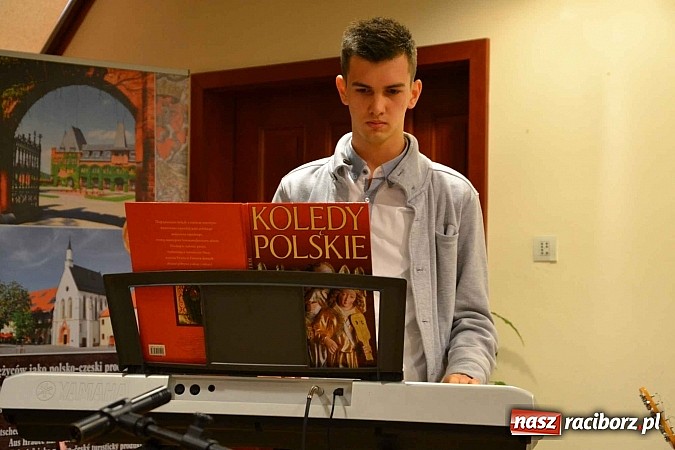 Zdjęcie w galerii na portalu naszraciborz.pl: Scena dla zawodowców – konkurs bożonarodzeniowy na zamku wiadomości z regionu