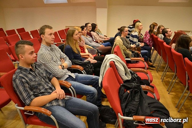 Zdjęcie w galerii na portalu naszraciborz.pl: Scena dla zawodowców – konkurs bożonarodzeniowy na zamku wiadomości z regionu