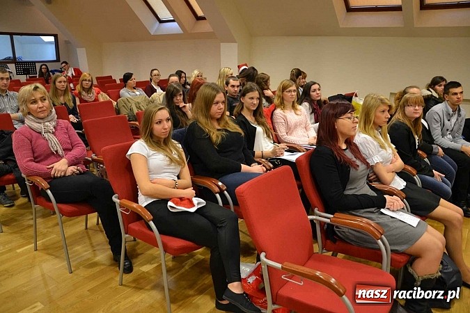 Zdjęcie w galerii na portalu naszraciborz.pl: Scena dla zawodowców – konkurs bożonarodzeniowy na zamku wiadomości z regionu