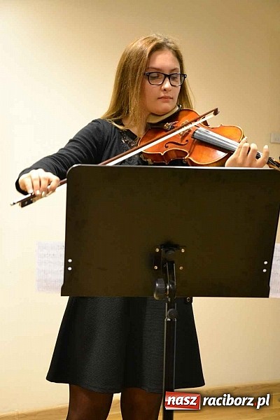 Zdjęcie w galerii na portalu naszraciborz.pl: Scena dla zawodowców – konkurs bożonarodzeniowy na zamku wiadomości z regionu