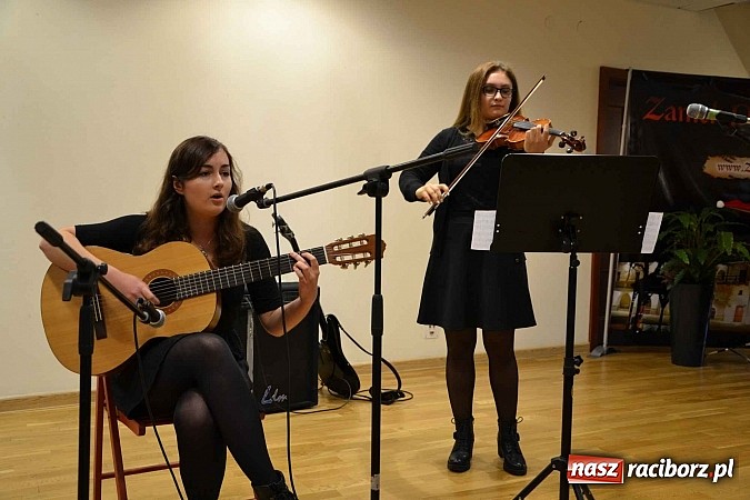 Zdjęcie w galerii na portalu naszraciborz.pl: Scena dla zawodowców – konkurs bożonarodzeniowy na zamku wiadomości z regionu