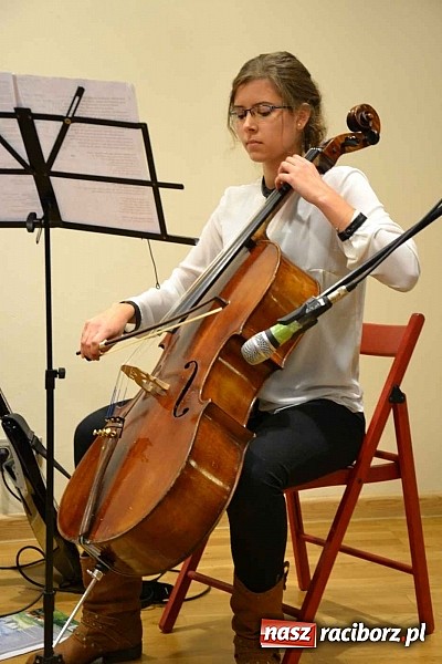 Zdjęcie w galerii na portalu naszraciborz.pl: Scena dla zawodowców – konkurs bożonarodzeniowy na zamku wiadomości z regionu