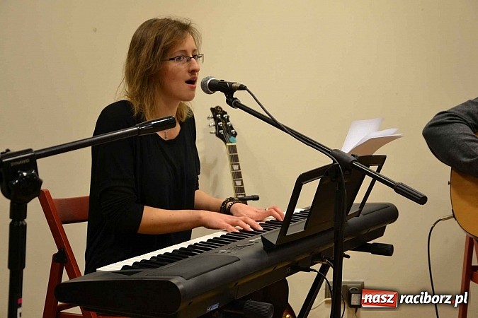 Zdjęcie w galerii na portalu naszraciborz.pl: Scena dla zawodowców – konkurs bożonarodzeniowy na zamku wiadomości z regionu