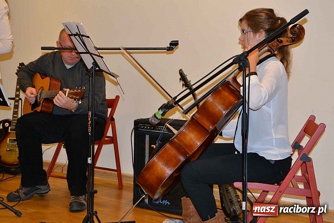 Zdjęcie w galerii na portalu naszraciborz.pl: Scena dla zawodowców – konkurs bożonarodzeniowy na zamku wiadomości z regionu