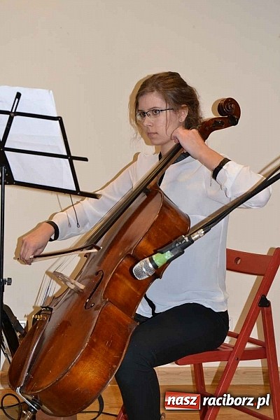 Zdjęcie w galerii na portalu naszraciborz.pl: Scena dla zawodowców – konkurs bożonarodzeniowy na zamku wiadomości z regionu