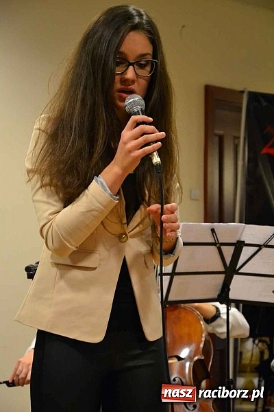 Zdjęcie w galerii na portalu naszraciborz.pl: Scena dla zawodowców – konkurs bożonarodzeniowy na zamku wiadomości z regionu