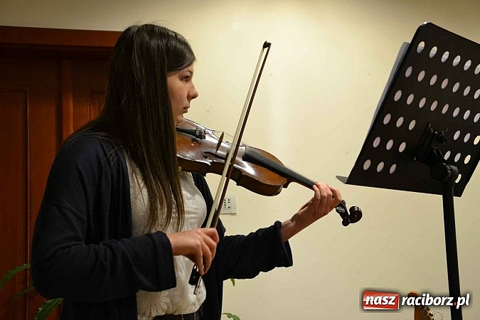 Zdjęcie w galerii na portalu naszraciborz.pl: Scena dla zawodowców – konkurs bożonarodzeniowy na zamku wiadomości z regionu