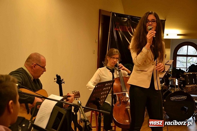 Zdjęcie w galerii na portalu naszraciborz.pl: Scena dla zawodowców – konkurs bożonarodzeniowy na zamku wiadomości z regionu