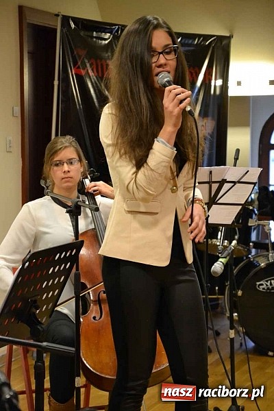 Zdjęcie w galerii na portalu naszraciborz.pl: Scena dla zawodowców – konkurs bożonarodzeniowy na zamku wiadomości z regionu