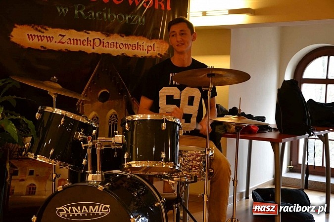 Zdjęcie w galerii na portalu naszraciborz.pl: Scena dla zawodowców – konkurs bożonarodzeniowy na zamku wiadomości z regionu