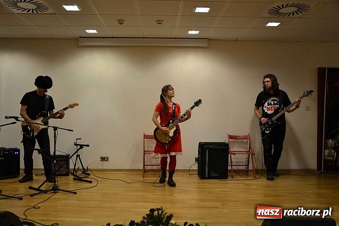 Zdjęcie w galerii na portalu naszraciborz.pl: Scena dla zawodowców – konkurs bożonarodzeniowy na zamku wiadomości z regionu