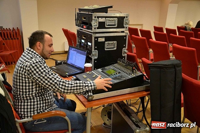 Zdjęcie w galerii na portalu naszraciborz.pl: Scena dla zawodowców – konkurs bożonarodzeniowy na zamku wiadomości z regionu