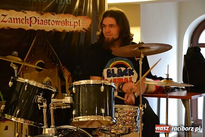 Zdjęcie w galerii na portalu naszraciborz.pl: Scena dla zawodowców – konkurs bożonarodzeniowy na zamku wiadomości z regionu