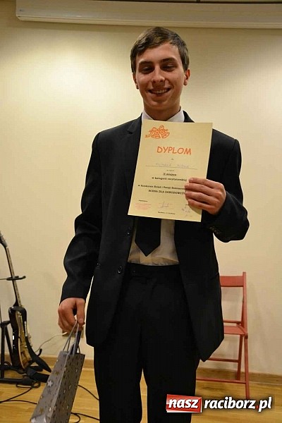 Zdjęcie w galerii na portalu naszraciborz.pl: Scena dla zawodowców – konkurs bożonarodzeniowy na zamku wiadomości z regionu