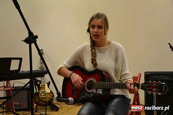 Zdjęcie w galerii na portalu naszraciborz.pl: Scena dla zawodowców – konkurs bożonarodzeniowy na zamku wiadomości z regionu