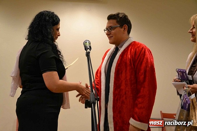 Zdjęcie w galerii na portalu naszraciborz.pl: Scena dla zawodowców – konkurs bożonarodzeniowy na zamku wiadomości z regionu