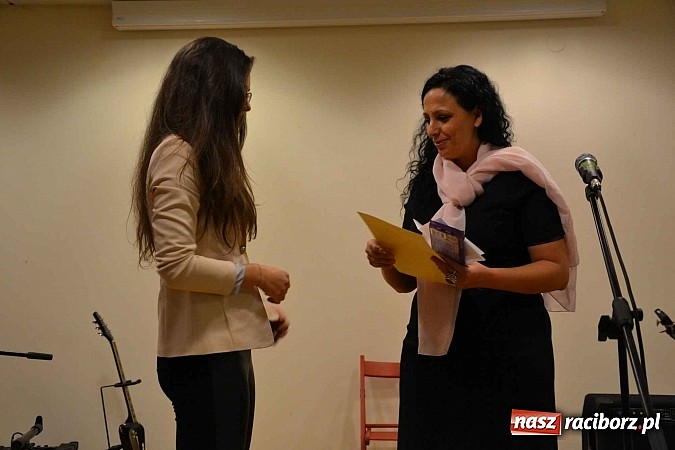 Zdjęcie w galerii na portalu naszraciborz.pl: Scena dla zawodowców – konkurs bożonarodzeniowy na zamku wiadomości z regionu