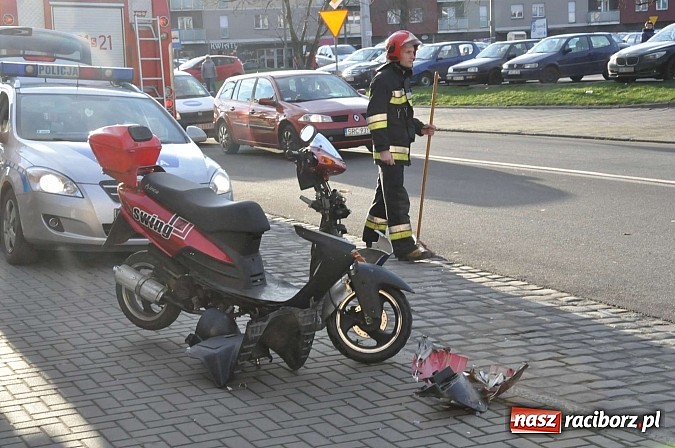 Zdjęcie w galerii na portalu naszraciborz.pl: Kierowca skutera wjechał w tył skody. Miał 1,5 promila alkoholu! wiadomości z regionu