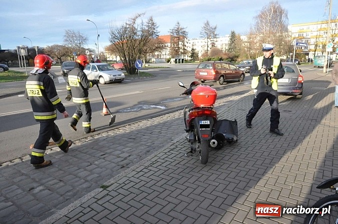Zdjęcie w galerii na portalu naszraciborz.pl: Kierowca skutera wjechał w tył skody. Miał 1,5 promila alkoholu! wiadomości z regionu